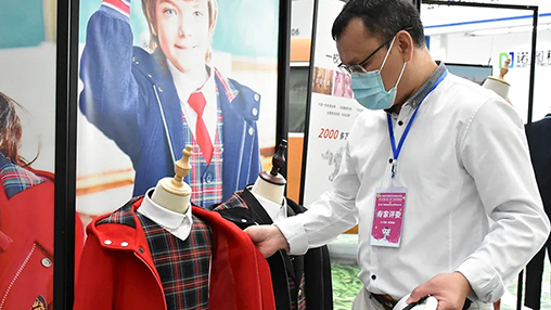 喜報 | 百裕校園時代學生裝入選第九屆廣西教育裝備展示會優(yōu)秀產品