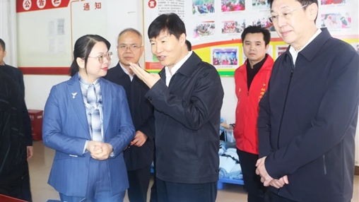 廣西壯族自治區(qū)黨委委員、常委、副書記劉小明蒞臨百裕集團環(huán)江車間調研