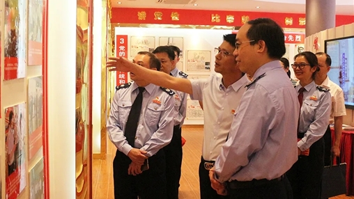 岑溪市稅務局、岑溪市農村商業(yè)銀行黨組成員交流團蒞臨百裕集團參觀交流