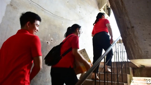 迎“七一”，送溫暖 | 百裕教育黨支部走訪慰問困難老黨員