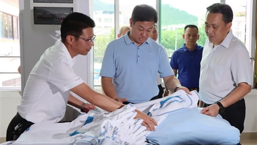 梧州市市委常委、統(tǒng)戰(zhàn)部部長何世恰蒞臨百裕集團(tuán)調(diào)研指導(dǎo)